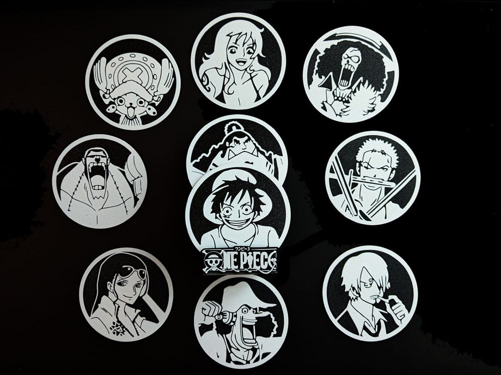 🏴☠️ Set de Posavasos One Piece + Soporte Decorativo | Edición Tripulación Sombrero de Paja